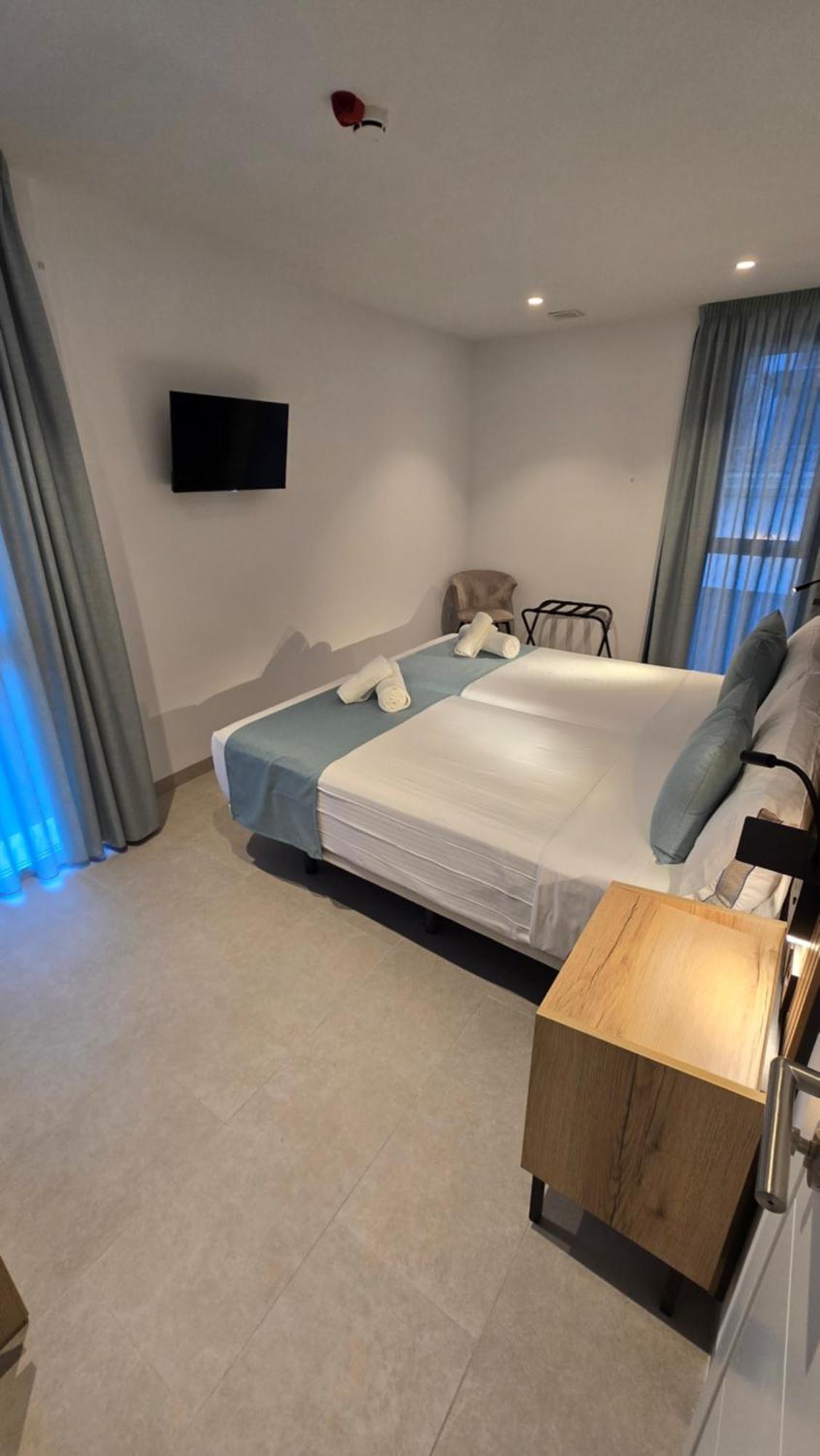 Hostal Rambla 24 By Holihome Alicante Exterior photo